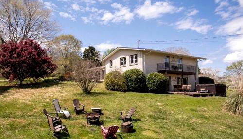 Lovely Vacation Rental with Hot Tub and Amazing Amenities for a Fantastic Family Escape in Clarkesville, Georgia - Foto 1