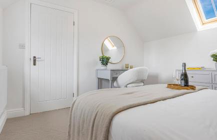 Brand New Luxury Cottage - Garden - Private Parking - Netflix - Coffee Station - Work Desk - Foto 18