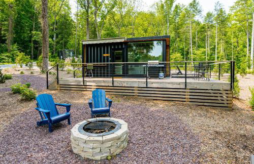 Riverside Tiny Cabin w Hot Tub, Fire Pit, & Kayaks - Foto 1