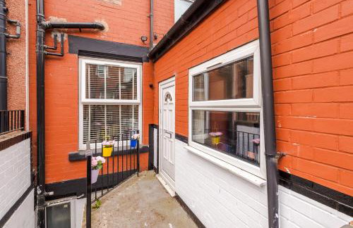 Spacious 5 bedroom house near Leeds City Centre sleeps 12 suits contractors with free parking - Foto 67