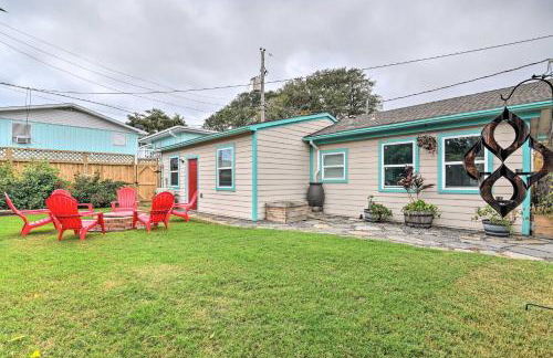 Galveston Group Getaway with Private Yard and Fire Pit - Foto 1