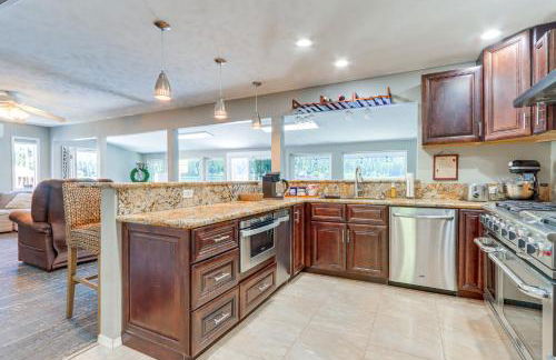 Private Hot Tub Deer Lake Home with Dock Access! - Foto 10