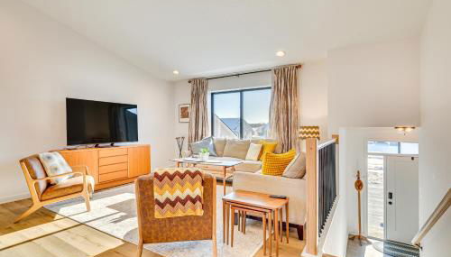 Deck with Forest Views Modern Home in Rochester! - Foto 4