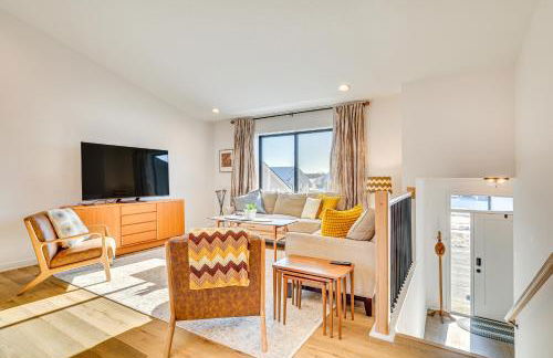 Deck with Forest Views Modern Home in Rochester! - Foto 4