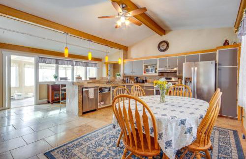 6 Mi to Chico Hot Springs Villa with River Access - Foto 11