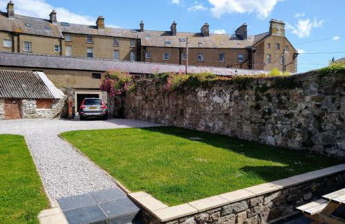 Castle Square Apartments Beaumaris - Photo 5