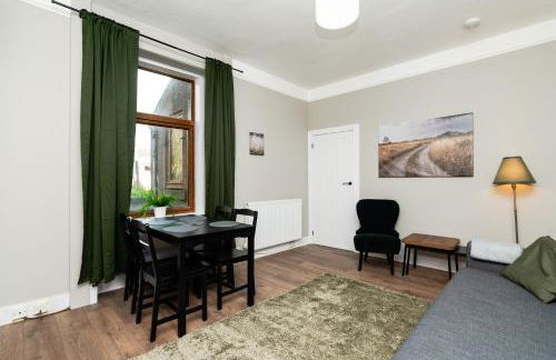 2 Bedroom Flat - Free Parking - by Holiday Homes - Foto 31