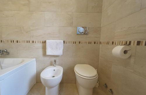 Free parking 5 minutes from the bus stop - Foto 15