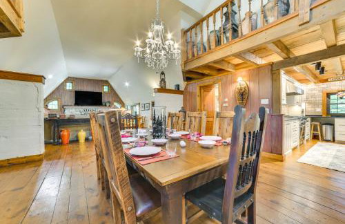 9 Mi to Boyne Resort! Farmhouse Near Town and Lake - Foto 3