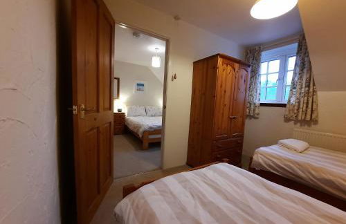 Rural Farm Stay with 6 cottages, 4 miles to Barnstaple, Pet friendly, Daily animal experiences, Outdoor heated pool, Games barn, Free fast WiFi, Free parking - Foto 55