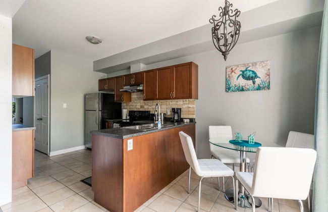 Luxury 3BR 2 5BA Townhome Private HOT TUB GYM BBQ Sauna - Foto 3