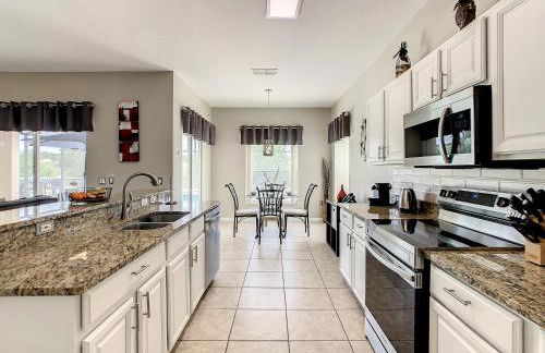 Extended Sun Deck with Private Pool in Gated Quiet Community - Foto 12