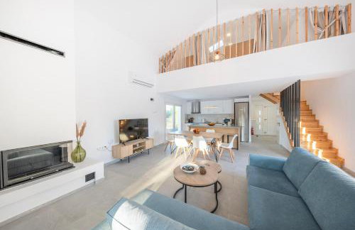 Villa Ami, Roda, Corfu: 10 guests, heated pool, private mini golf, pool table & more!! - Foto 3