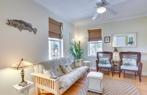 Lovely Carrabelle Home with Lake Views and Pool Access - Foto 16