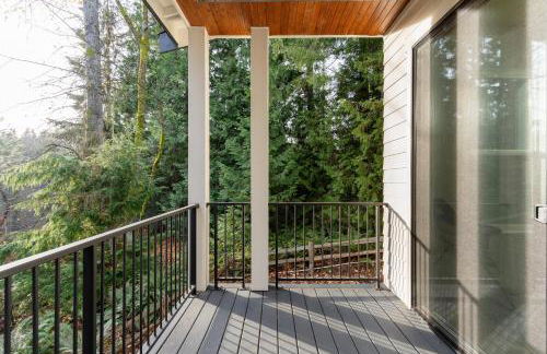 Elegant 3-Story House with Private Backyard in WA - Photo 12