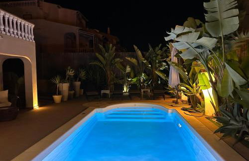 Private Deluxe 3BD Villa Pool Wi-Fi AC BBQ - Foto 5