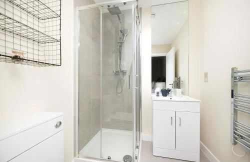 Stunning 2BR Apt Bromley Views Terrace - Foto 14