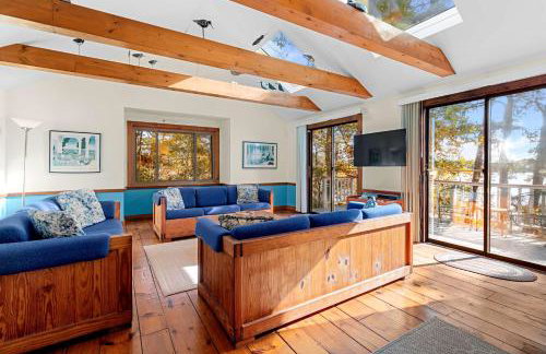 Waterfront on Swan Pond with Kayaks - Photo 7