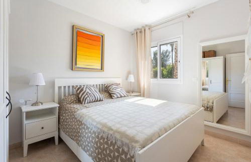 SeaBreezeHeaven - Sea View Apartment, Pool & Spacious Terrace with BBQ - 50m from Sant Pol Beach - Foto 3