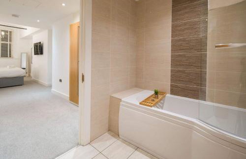 Liverpool Gem, Spacious 2BR Apt, Sleeps 8 - Photo 7