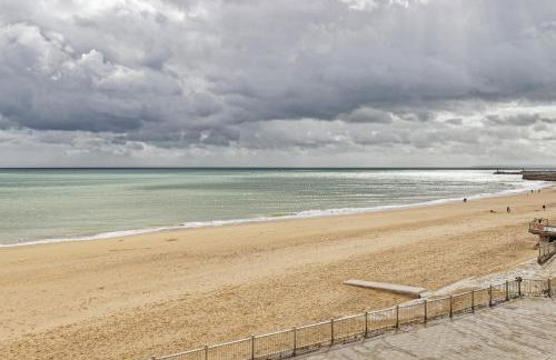 Gorgeous 2 Bed Apartment with Stunning Sea Views with Free Parking and Fast Internet - Foto 17