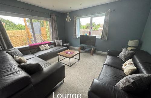 The Plum Tree - 5 luxury modern bedrooms - Photo 17