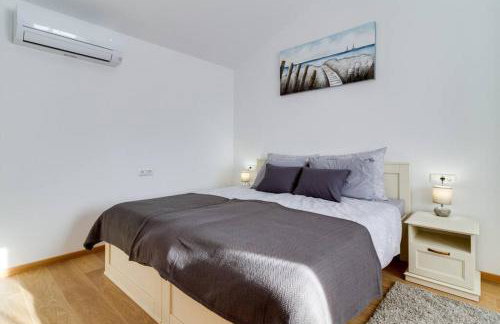 Villa NIMA - Holiday house with private pool - Foto 18