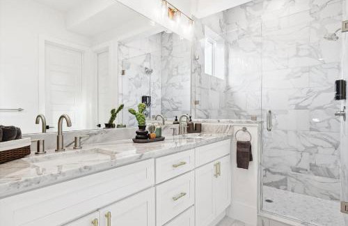 Best of The Cedars - Dallas Views Rooftop Luxury - Photo 19