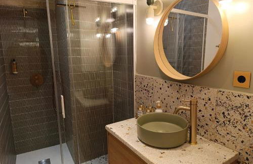 Beautiful Duplex Private Patio Alicante Center - Foto 50