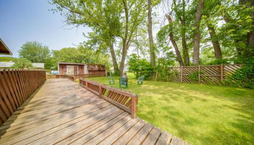 Lake Erie Getaway with Private Pool and Yard! - Foto 2