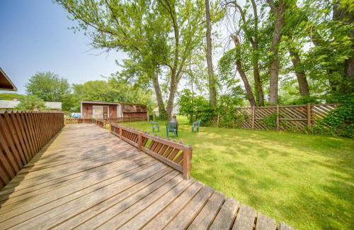 Lake Erie Getaway with Private Pool and Yard! - Foto 2