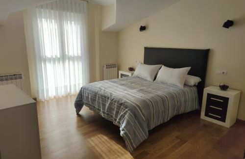 Chalet con amplio jardín - Foto 3