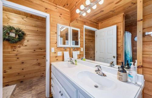 Peaceful Hideaway Treehouse near Little River Canyon - Foto 50