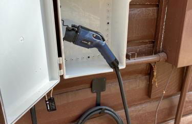 Beetlebark Bungalow- Inside Yosemite w/ hot tub EV charging cable - Foto 23