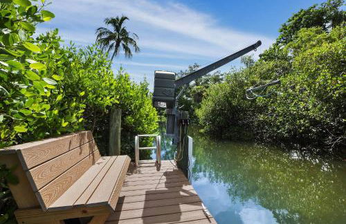 Nokomis Pool Home on the Canal - Foto 16