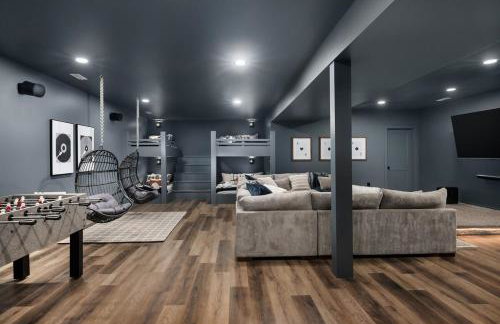 Luxe, Mountain VIEWS, Sauna, HotTub, Pups - Foto 7