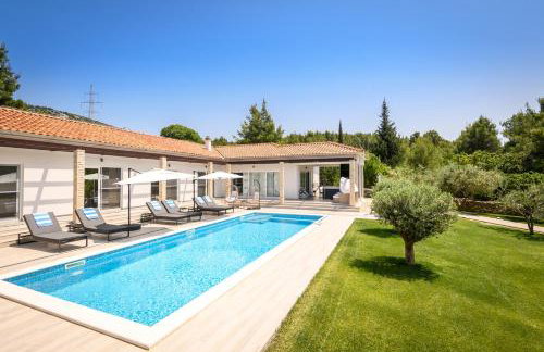 Villa Stella - heated pool, jacuzzi & sauna - Foto 1