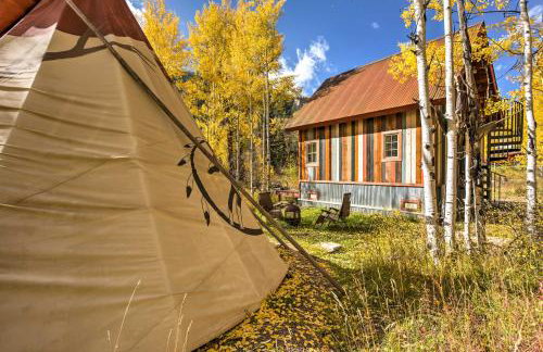 Colorful Cabin w/ Teepee, Fire Pits & Mtn Views! - Foto 20
