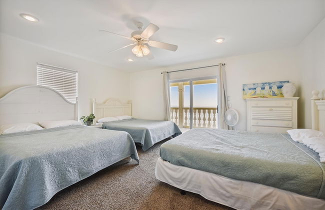 Just Beachy - 5 Bedroom Beach Front Home! Sleeps 20 Home by RedAwning - Foto 11