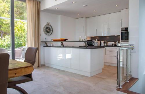 Modern exclusive Villa with Pool and Mountain View - Foto 9