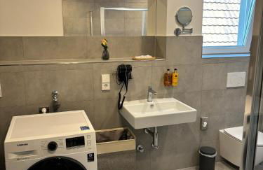 REMA Homes - Gesamte Wohnung, Küche, Parkplatz, Terrasse - Foto 22