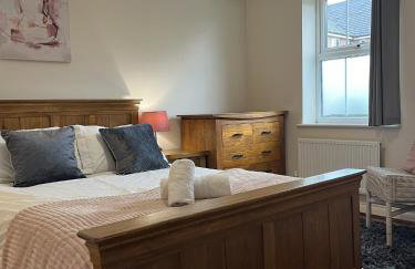Holthart Town-House, Great for Groups, Families, Pets & Contractors - Photo 5