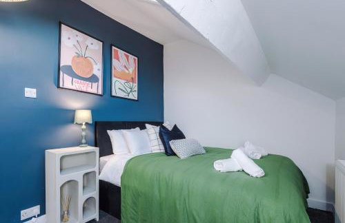 BIG House for Business Stays in Barnsley with 6-bedrooms & 8 Beds by PureStay - Foto 13