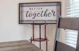 Great 4BR Home Near Emerald Pointe & Downtown - Foto 23