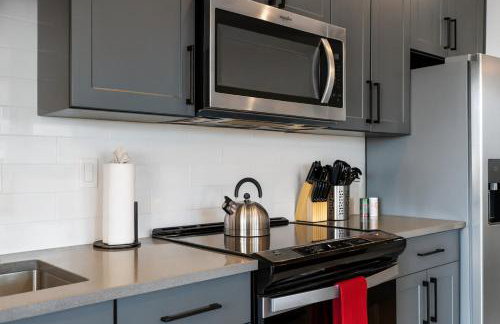 Luxury 2BR Steps from Railroad Park - Foto 19