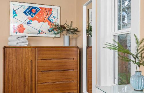 Greenlake Craftsman - Hot Tub, AC, Dog Friendly - Photo 9