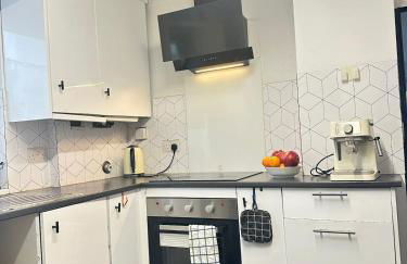 Spacious 3-Bedroom House with Fast Wi-Fi & Free Parking - Foto 21