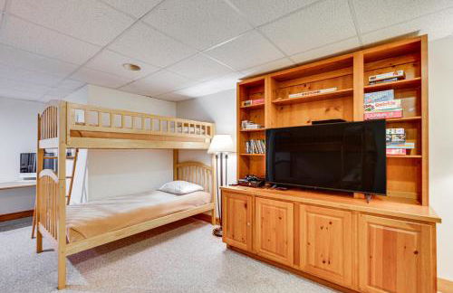 Ski-In Resort Family Condo with Deck at Jay Peak! - Foto 27