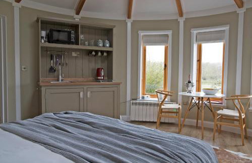 Nether Farm Roundhouses - Henmore Water & Sturston Winds with hot tubs - Bradley Wood no hot tub - Foto 14