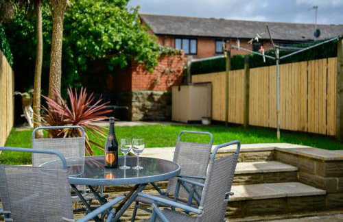 Rare Free Parking in Heart of the City - Highly Rated Townhouse & Garden - Peaceful Area Less Than 5min Walk to Beach, Shops, Bars, Arena, Marina, Parks - Foto 2